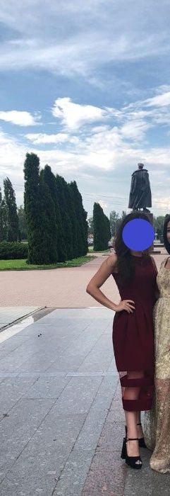 Коктейльное бордовое платье