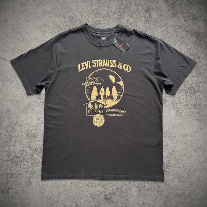 Оверсайз футболка Levis розмір S М L