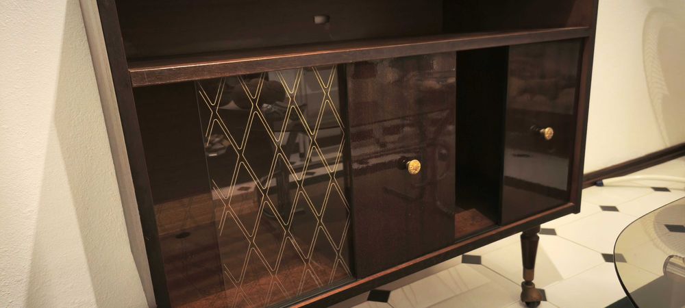 Móvel Antigo / Aparador - Vidro e Madeira