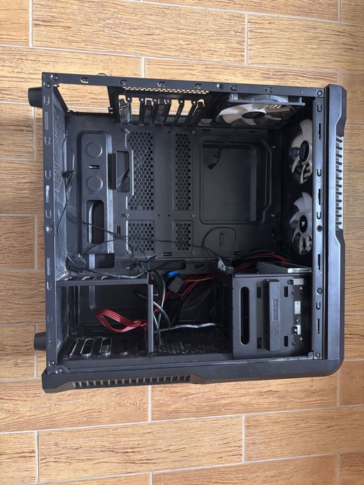 Obudowa komputerowa Zalman z chłodzeniem i oświetleniem RGB Corsair iCUE