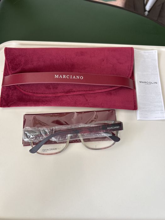 3 Armacao de oculos Guess Marciano