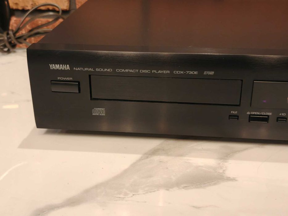 YAMAHA CDX - 730 E RS - Wysoki model ! Znakomity odtwarzacz CD