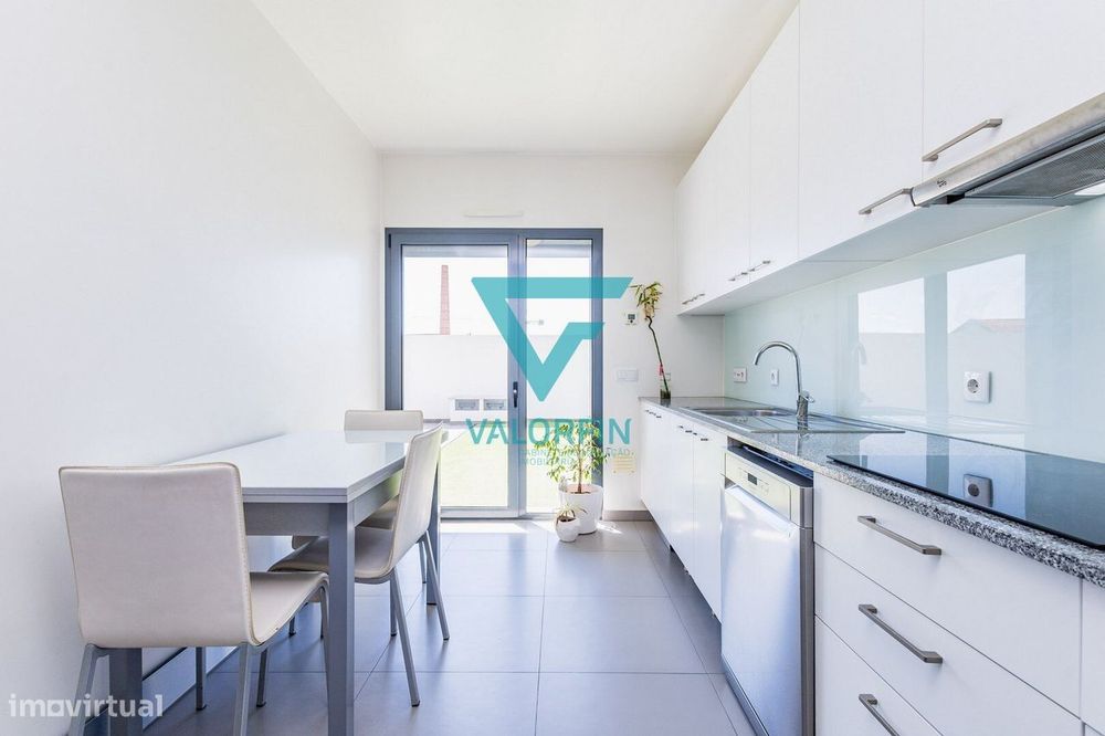 Apartamento T2 c/ Terraço de 95m2 + Garagem / Marinha Grande
