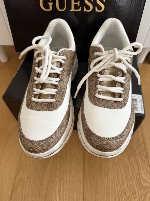 Tenia Guessa tamanho 39
