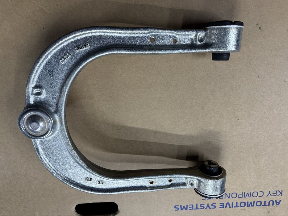 Важіль верхний BMW I7 g70