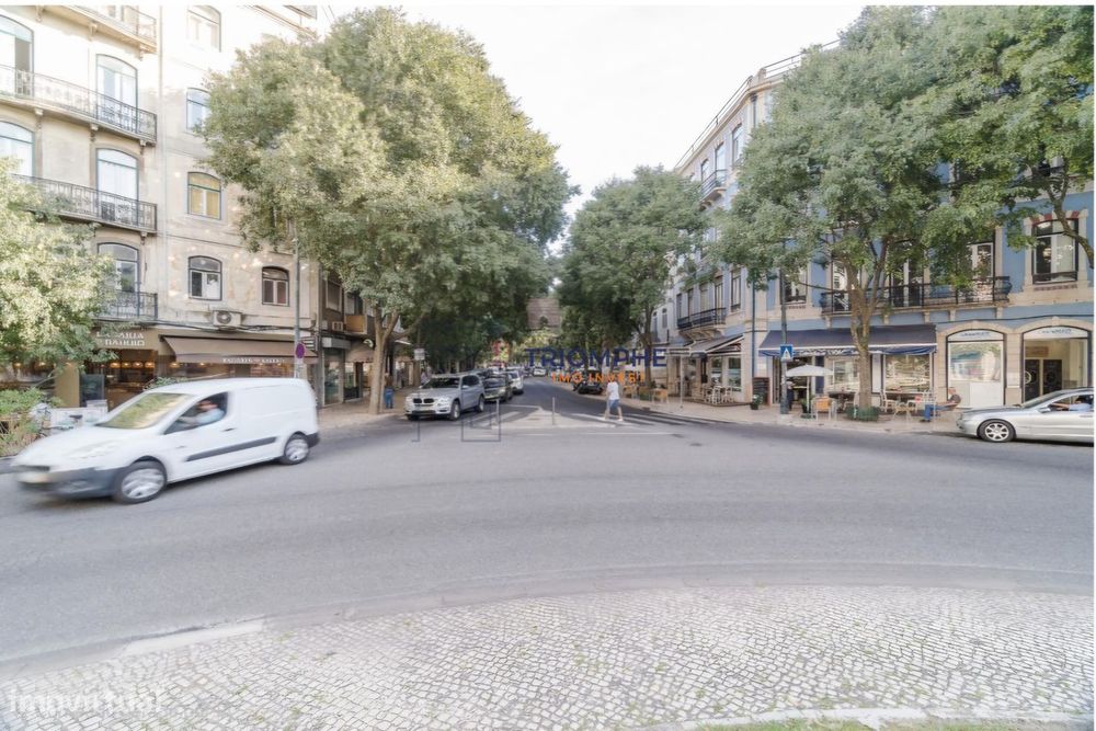 T2 Renovado Charme Histórico D. Estefânia Investimento com Rendimento