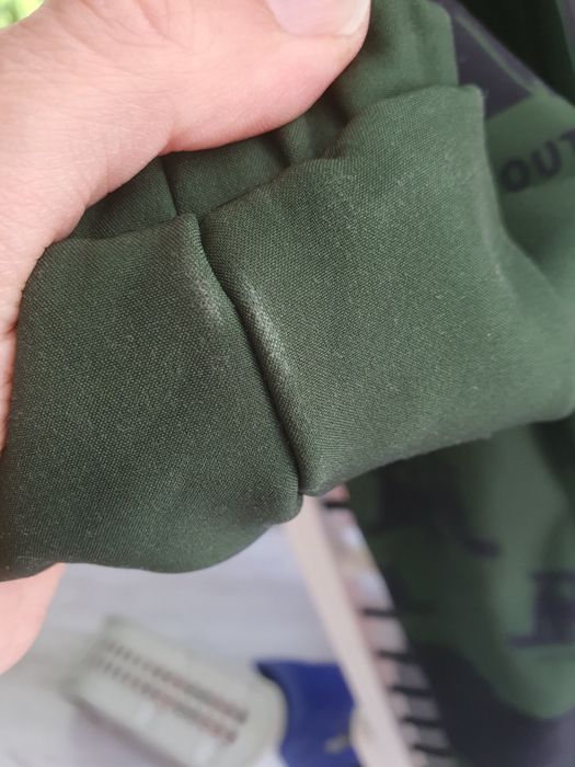 Out we go, Kombinezon Bobby’s Black Bear on Dark Green