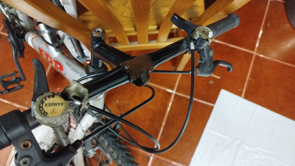 Bicicleta de montanha algumas falhas