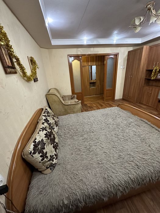 Велика 4 - кімнатна квартира -6 окремих місць