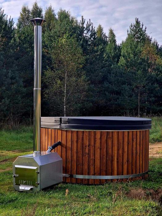 Balia od ręki z jacuzzi, podświetleniem i piecem na drewno