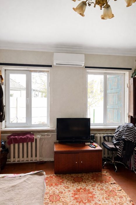 Продам 1/2 окремий двір , 25 школа !