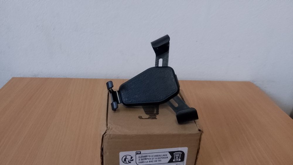 Uchwyt samochodowy na smartfona