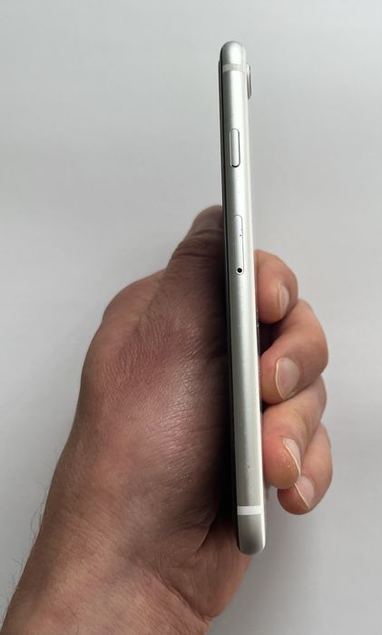 iPhone SE 2020 – 256GB – Kompaktowa Moc z Dużą Pamięcią!