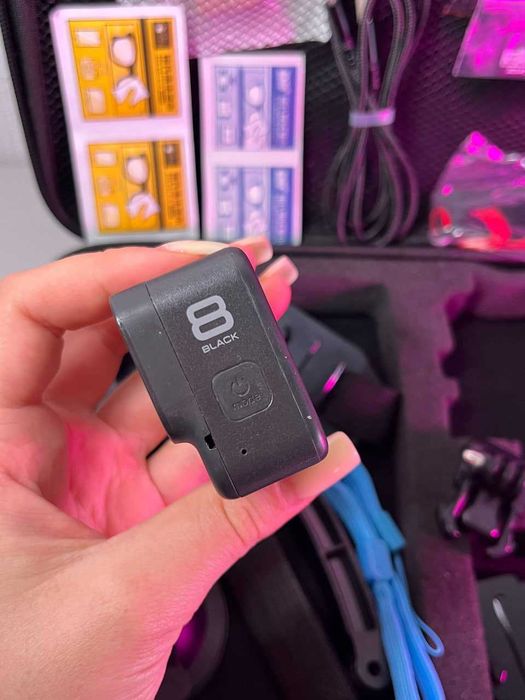 Екшн-камера GoPro Hero 8 з розбитим екраном