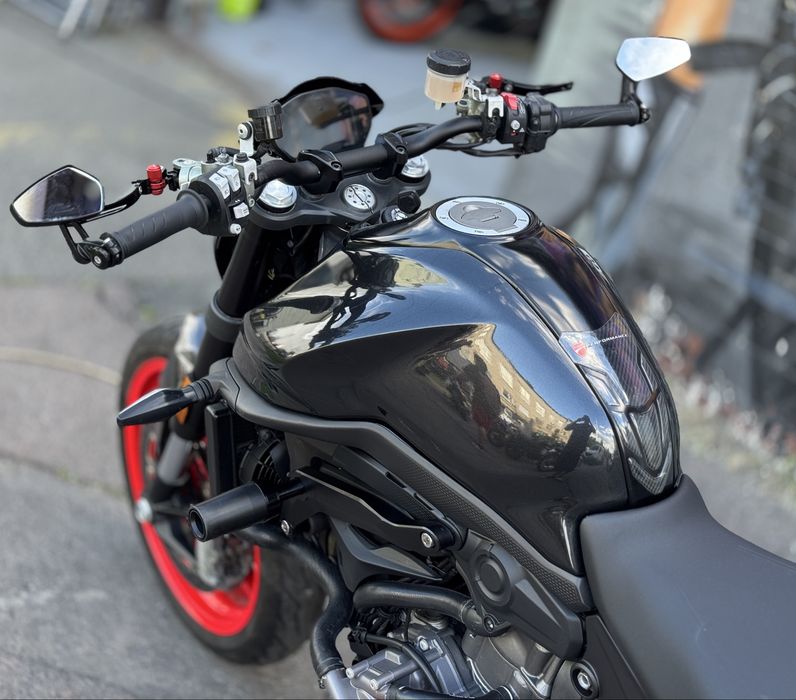 Мотоцикл Ducati Monster 937 2022 рік