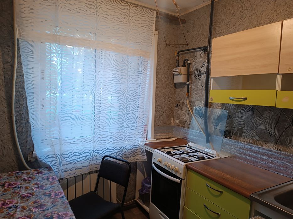 Довгостроково, помісячно, 2хкімн., 1поверх,4місця,В.Гурова буд.45