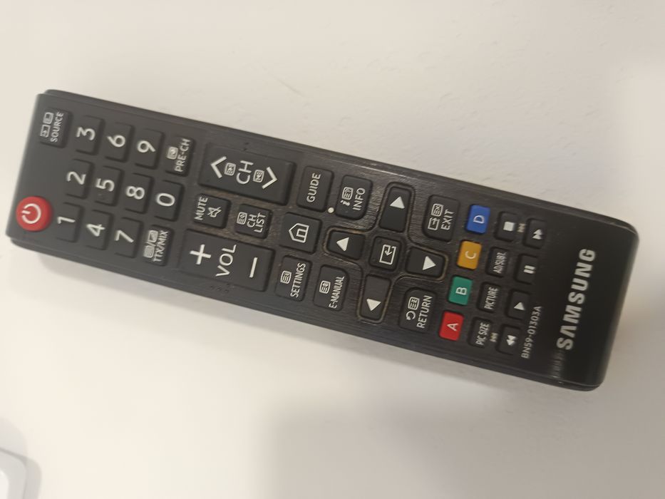 TV SAMSUNG UE49NU7305K (LED - 49'' - Curved 4K Ultra HD - Smart TV) Negociável
