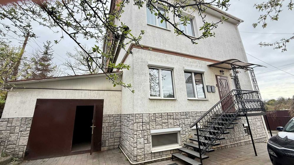 Продаж двоповерхової квартири в Центрі
