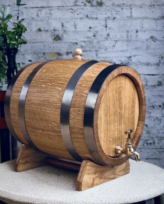 Бочка дубова діжка для напоїв вина самогону віскі коняку бочки дубові