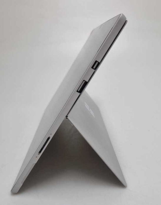 Laptop Microsoft Surface Pro 5 w dobrym stanie