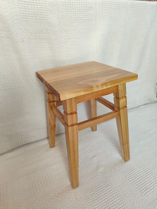 Табуретки   з  дерева