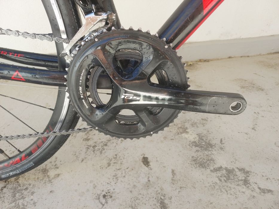 Bicicleta Fuji de estrada 105