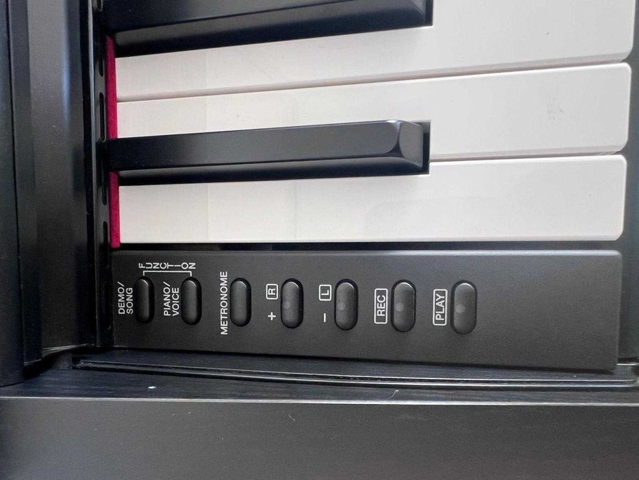 piano Yamaha usado como novo