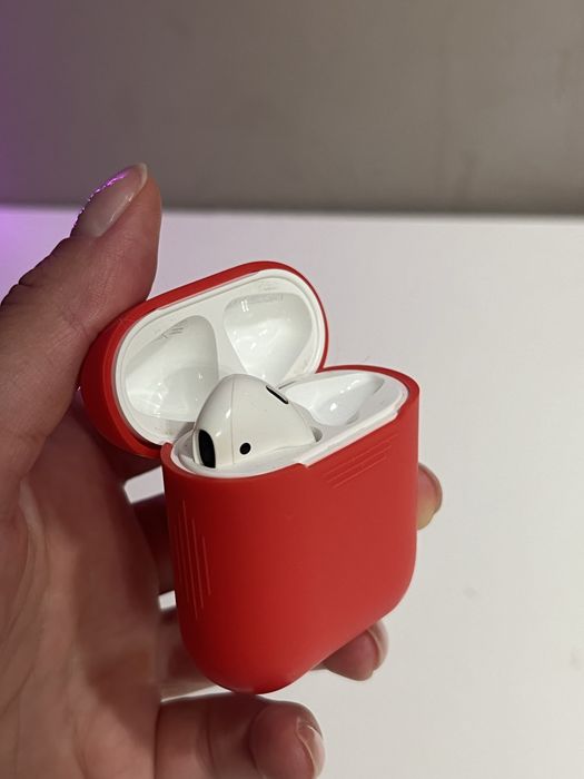 Apple AirPods 2 з кейсом для зарядки, лівий навушник