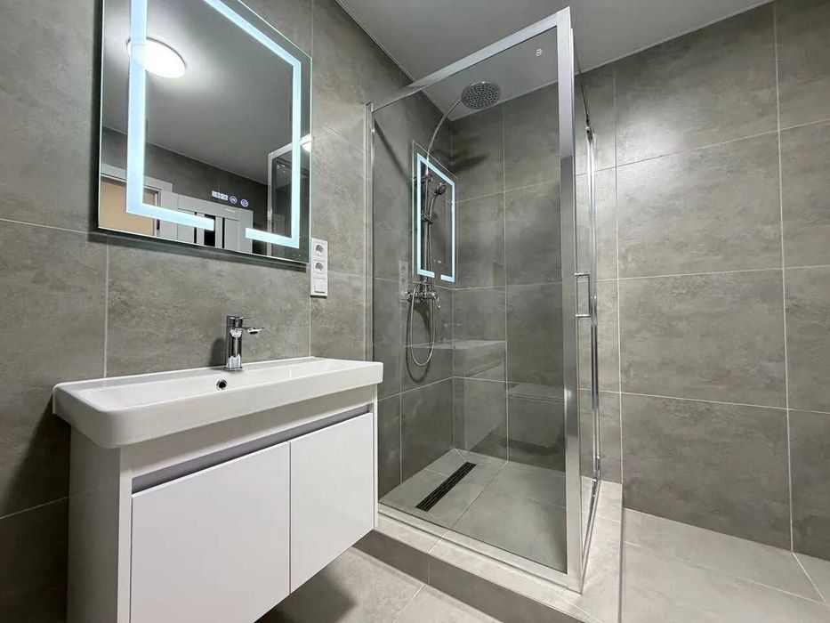 Продаж сучасної двокімнатної з гардеробом поблизу річки!