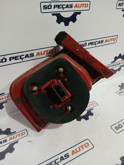FAROLIM DIREITO PRATEADO VOLSWAGEN PASSAT B6 SALOON 1.6TDI ANO: 2010
