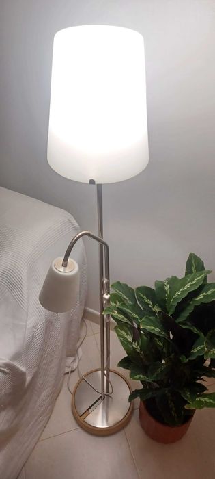 Candeeiro chão com candeeiro de leitura