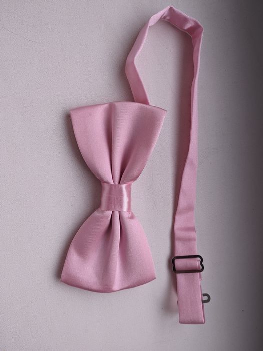 Рожевий метелик з атласу для чоловіка