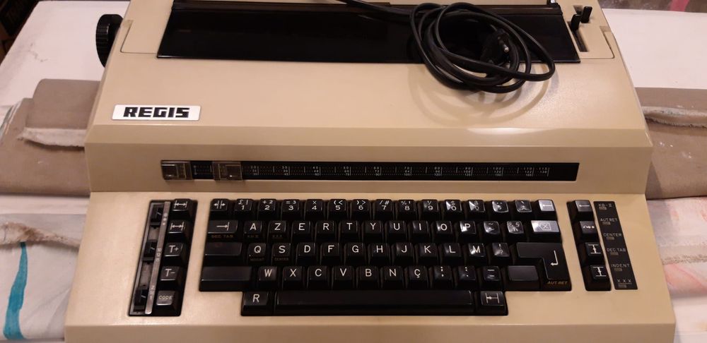 Máquina de escrever elétrica