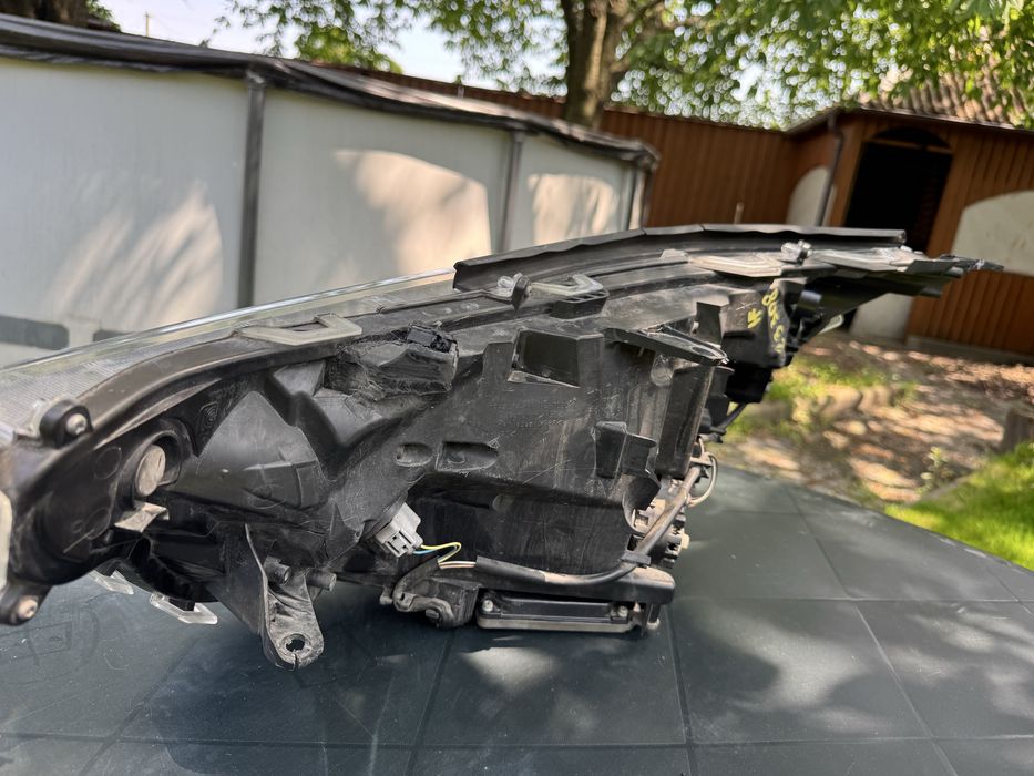 Фара Рав4 гибрид Европа 21 года