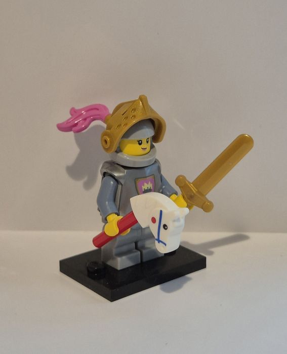 Lego Minifigura Série 23 - Cavaleiro do Castelo Amarelo
