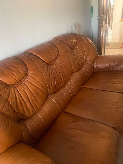 Sofá cama em pele + poltrona em pele