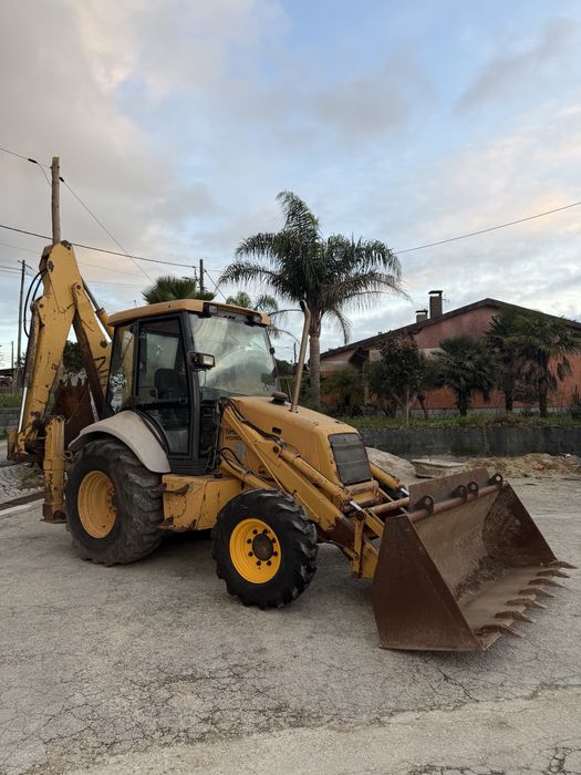 Retroescavadora newholland nh85