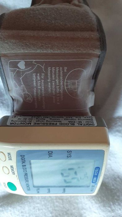 Тонометр AND UA-701, ТЕСН-МЕD SE-310A.