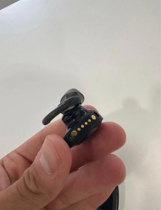 Bose SoundSport Free Wireless Sport Headphoned