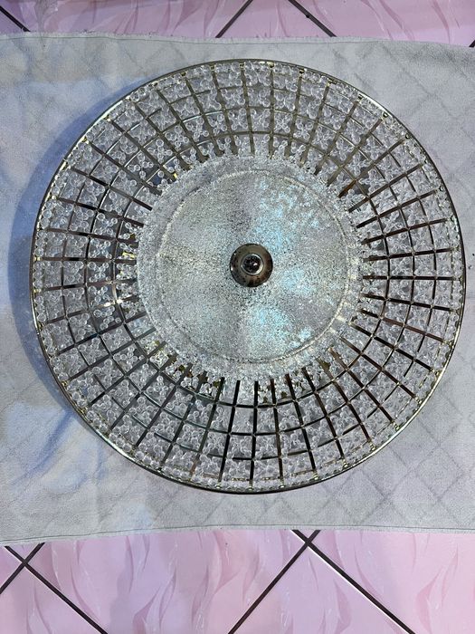 Piekny duży żyrandol