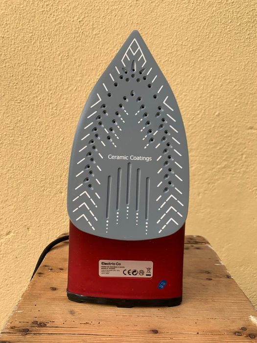 Ferro de engomar a funcionar