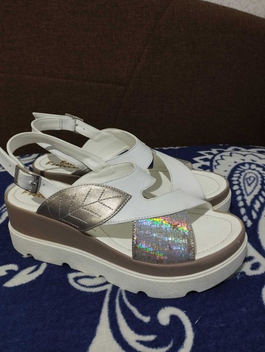 Женские кожанные босоножки