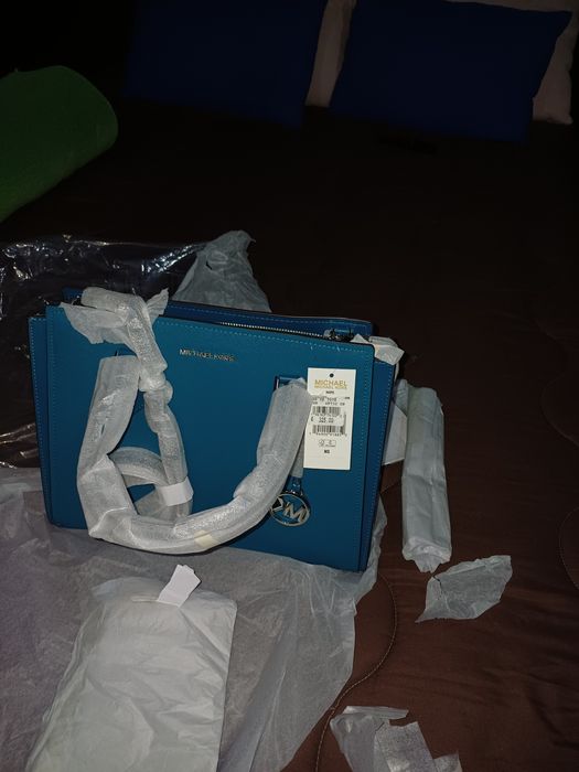 Mala azul muito bonito nova