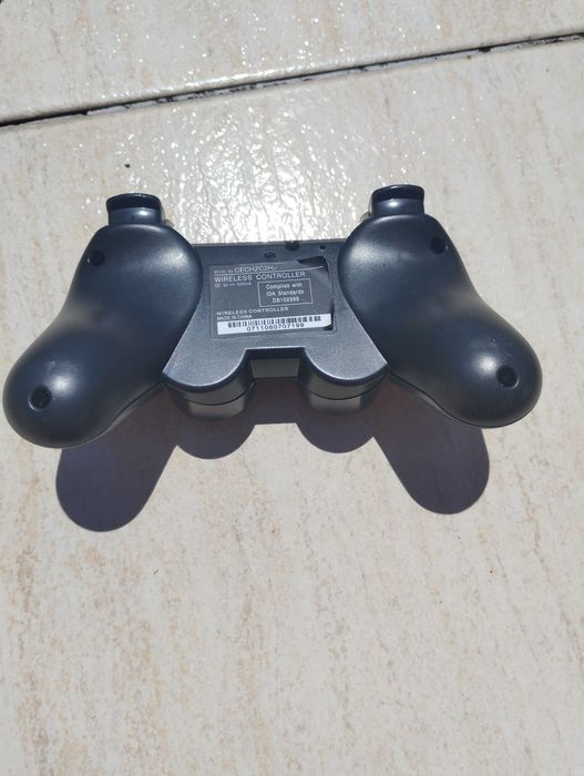 Consola PS3 Slim (320GB) + Comando + Pack de 5 Jogos Físicos