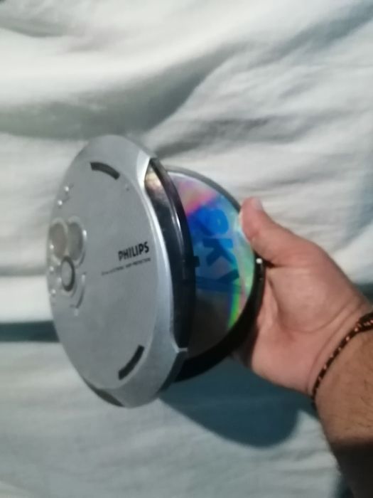 Leitor de CD com vários CDS incluidos