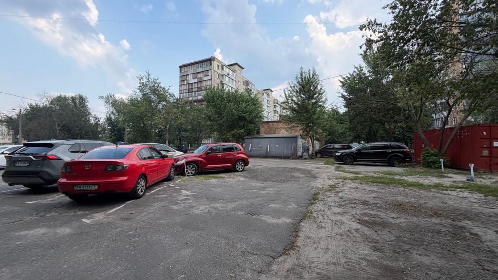 Оренда паркомісць пр-т Лісовий, 6