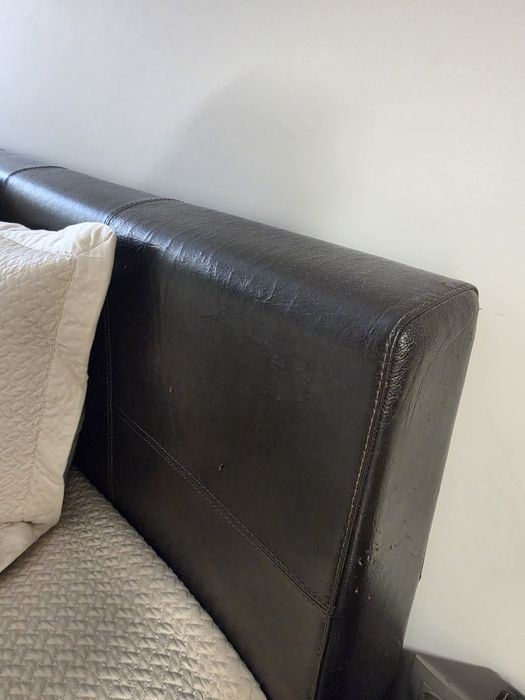 Vendo cama e 2 mesinhas de cabeceira