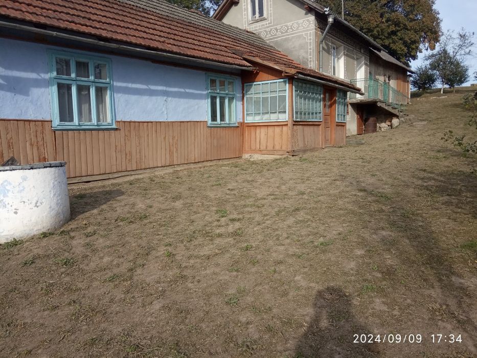 Будинок з землею