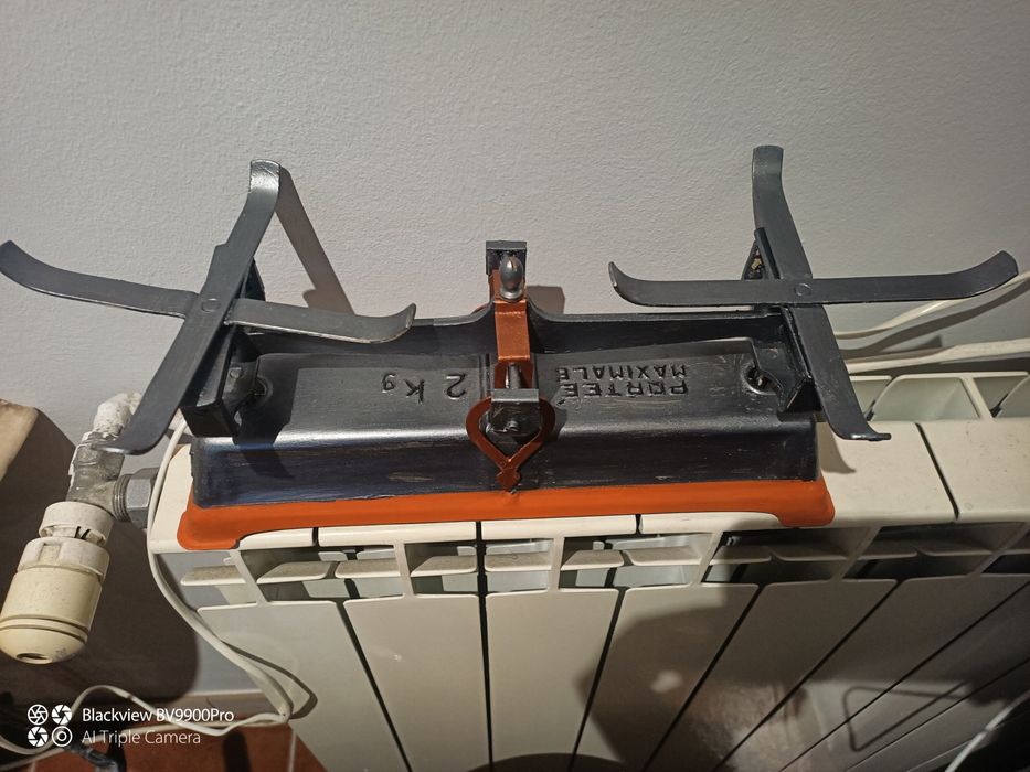 Uma pequena balança de dois quilos muito bem tratada