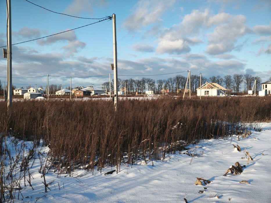 Продам свою земельну ділянку 5 соток з підключеним світлом 10 кВт.